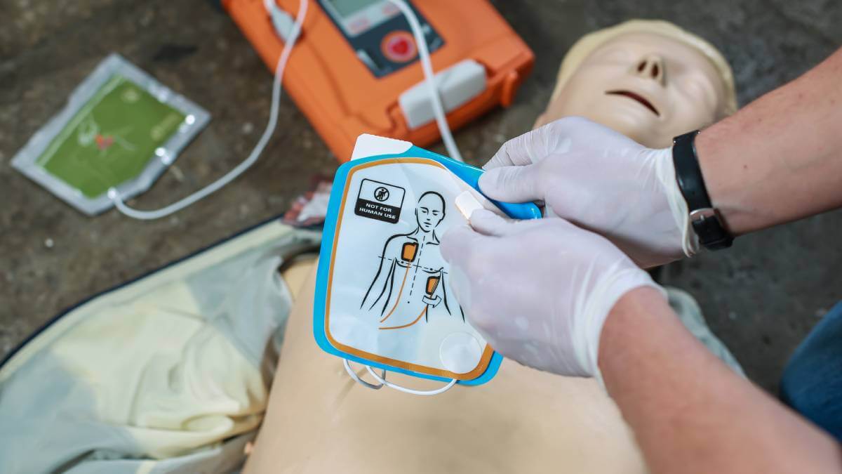 How to Operate a Defibrillator Safely